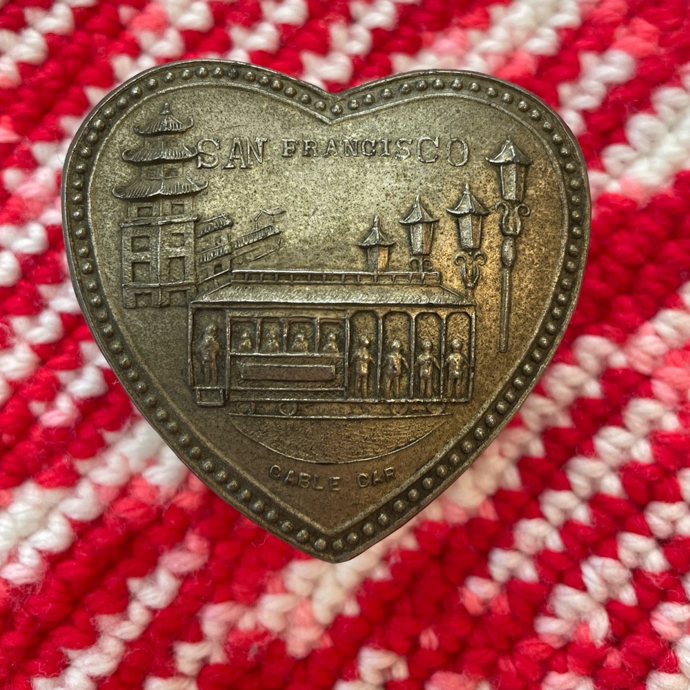 Vintage San Francisco Souvenir Heart Trinket Box Cable Car Metal Jewelry Case